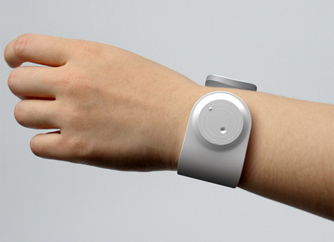 Smartcall : A Smart Watch for Hearing Impaired People - Tuvie Design