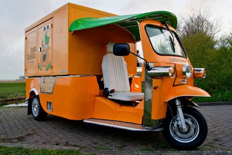 Fully Electric 3 Wheel Food Truck Is A Cute Modern Rickshaw