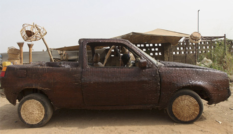 ojo wicker car