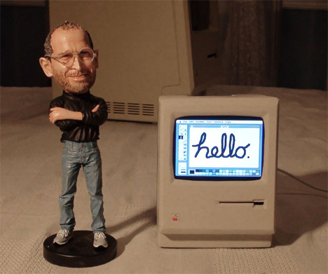 tiny working model of macintosh computer