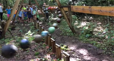 outdoor pendulum wave