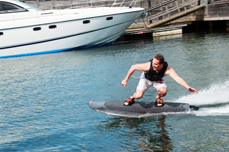 remote control wakeboard boat