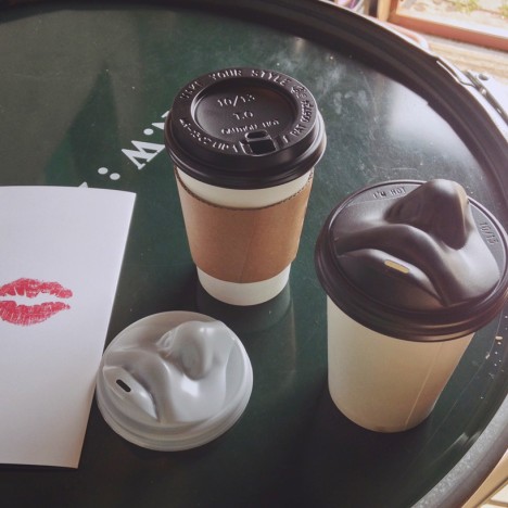 lip shaped coffee lids