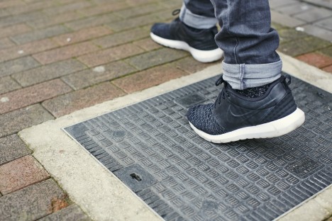 Foot_on_manhole_cover_1