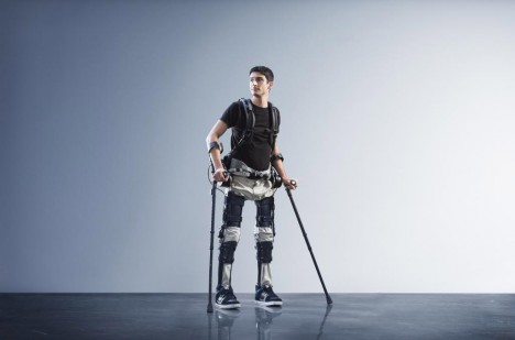 suitx demonstration walking paralyzed